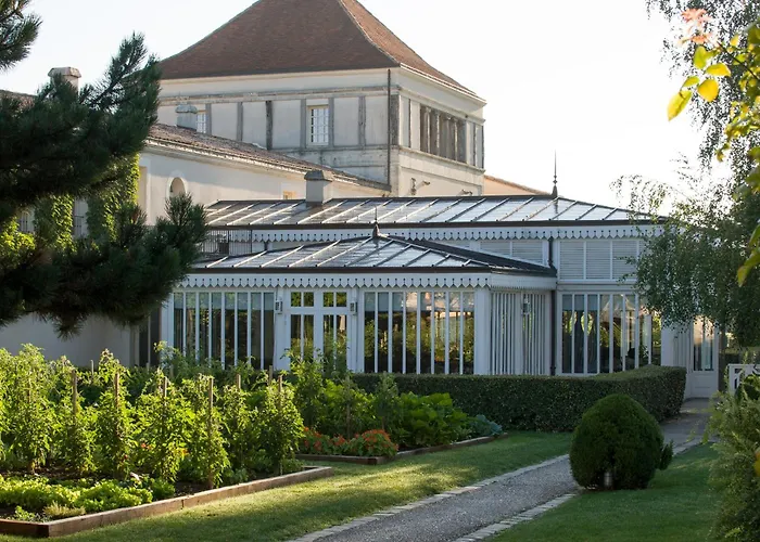 Отель Les Sources De Caudalie 5*